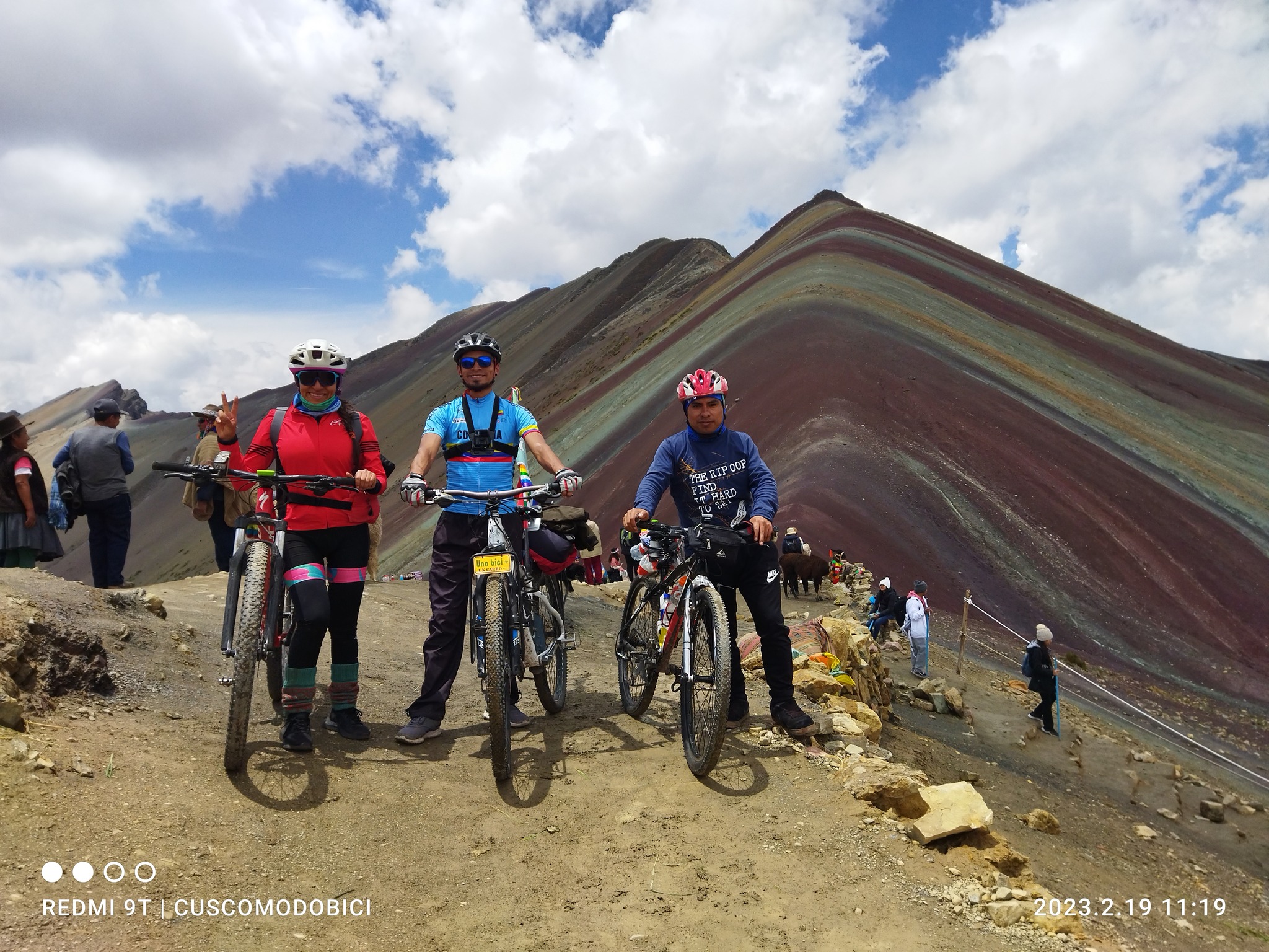 Portada de Explora las Maravillas de la Montaña 7 Colores en Bicicleta desde Cusco